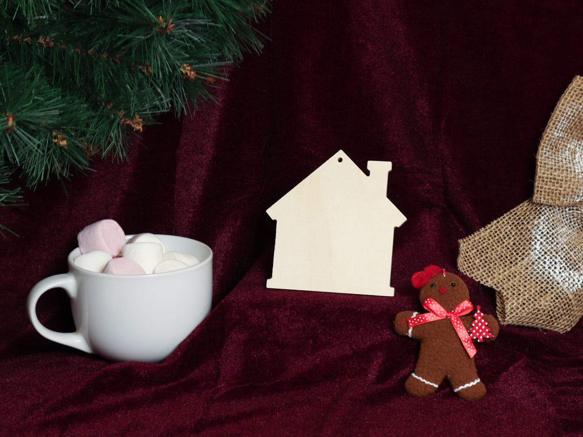 Maison de Noël en bois à suspendre de 11 × 11 cm en contreplaqué de 4 mm