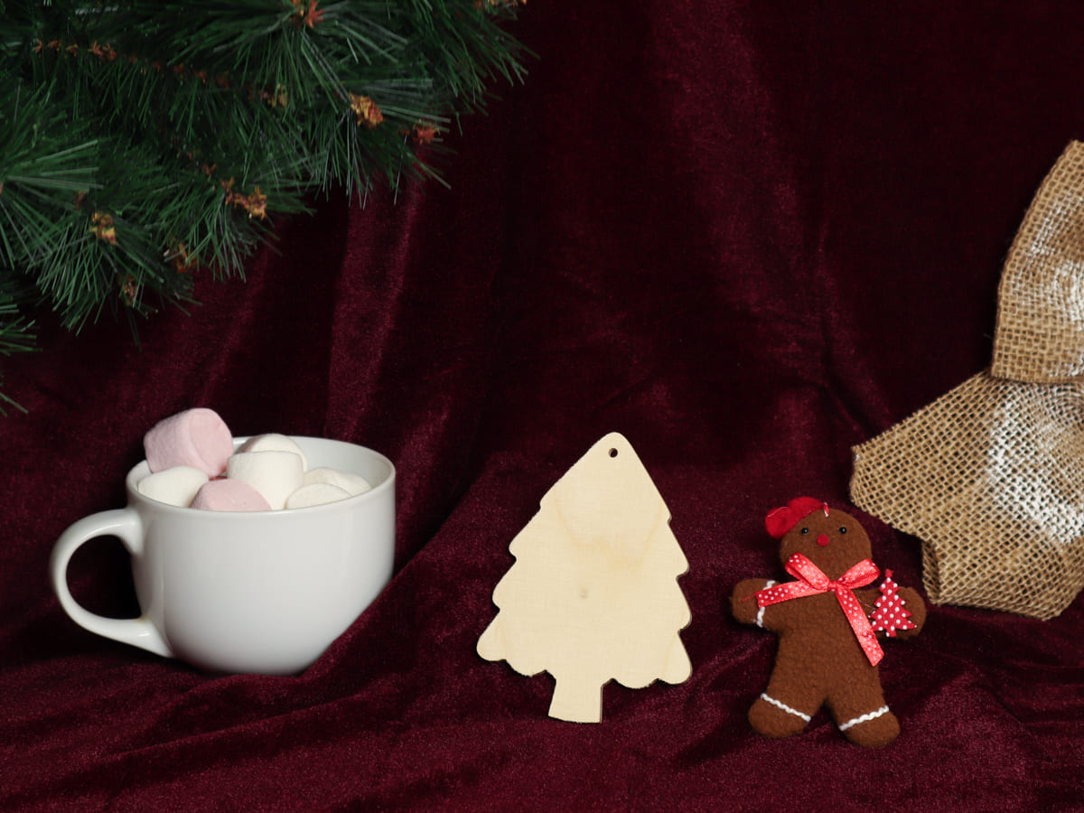Sapin de Noël en bois à suspendre de 12 × 9 cm en contreplaqué de 4 mm