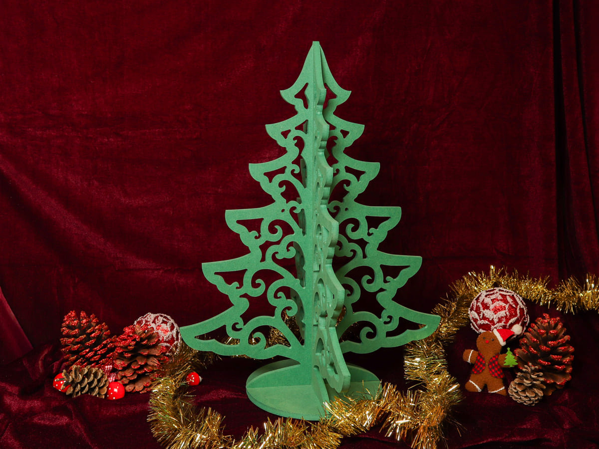 Sapin de Noël en bois éco-durable fabriqué en Côte-d’Or, inspiré des sapins du Morvan