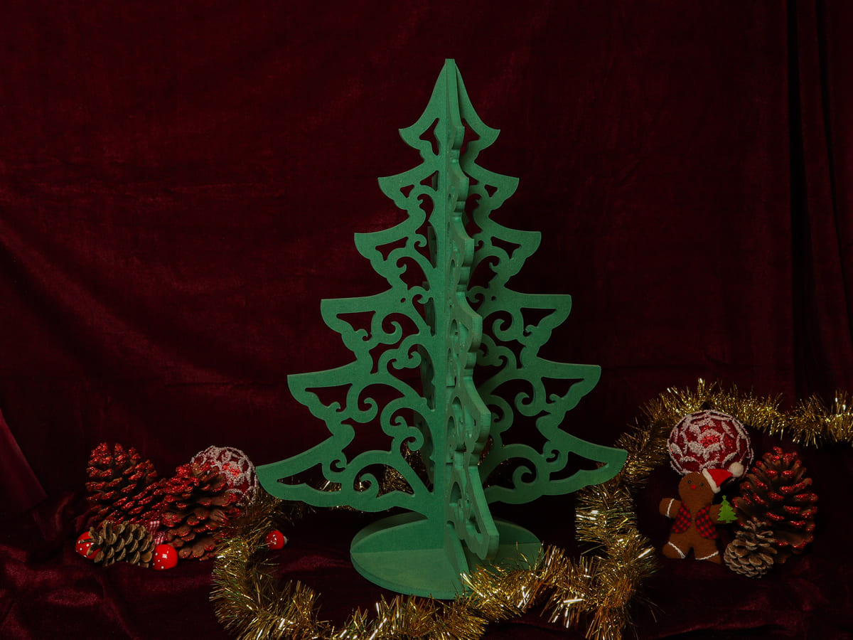 Sapin de Noël en bois éco-durable fabriqué en Côte-d’Or, inspiré des sapins du Morvan